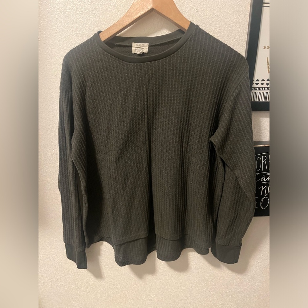 Long sleeve olive green top